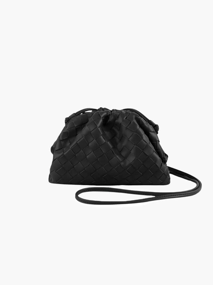Dam Mini Vävd Väska i Vegansk Läderstil med justerbar axelrem, sofistikerad vävd textur, perfekt accessoar.