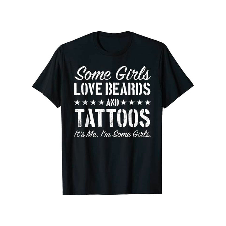 Dam T-shirt med skägg och tatueringar motiv, text 'Some Girls Love Beards And Tattoos', i svart.