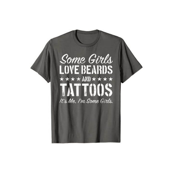 Dam T-shirt med skägg och tatueringar motiv, text 'Some Girls Love Beards And Tattoos', i svart.