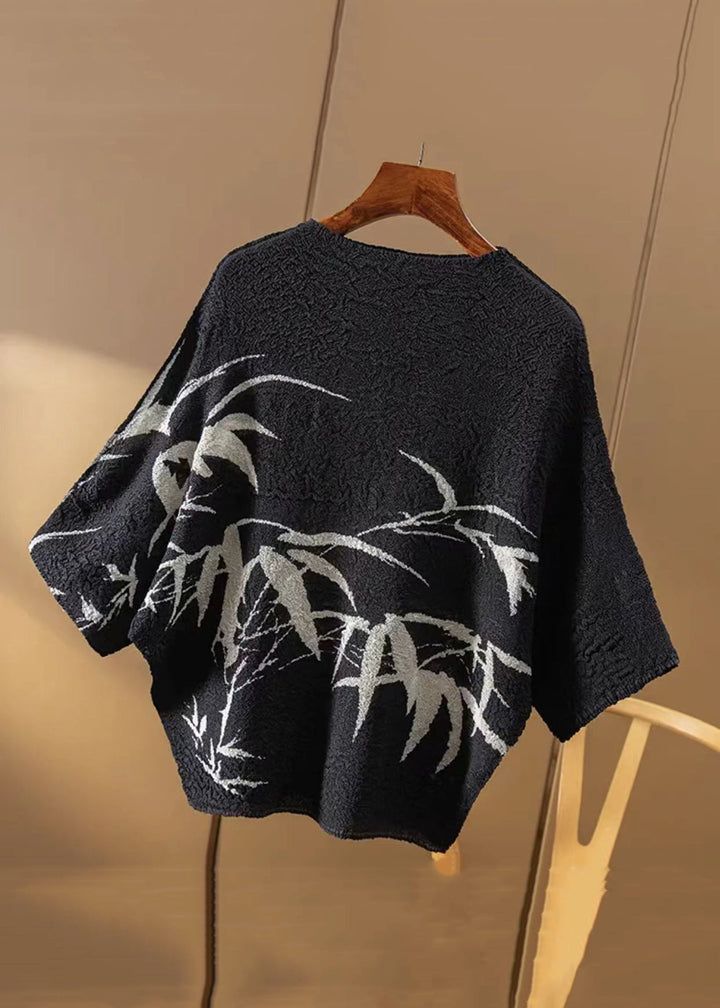 "Dam T-shirt med unikt tryck, lös passform, ljus färg, sommarstil. Perfekt för varma dagar, avslappnad och trendig."