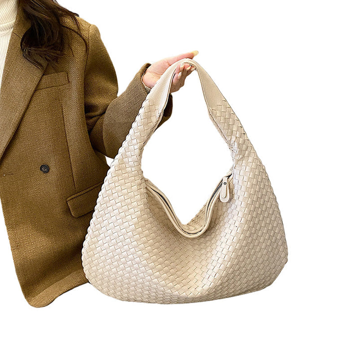 "Dam axelväska med vävd design i beige eko-läder, elegant stil, praktisk för arbete och fritid, komfortabel axelrem."