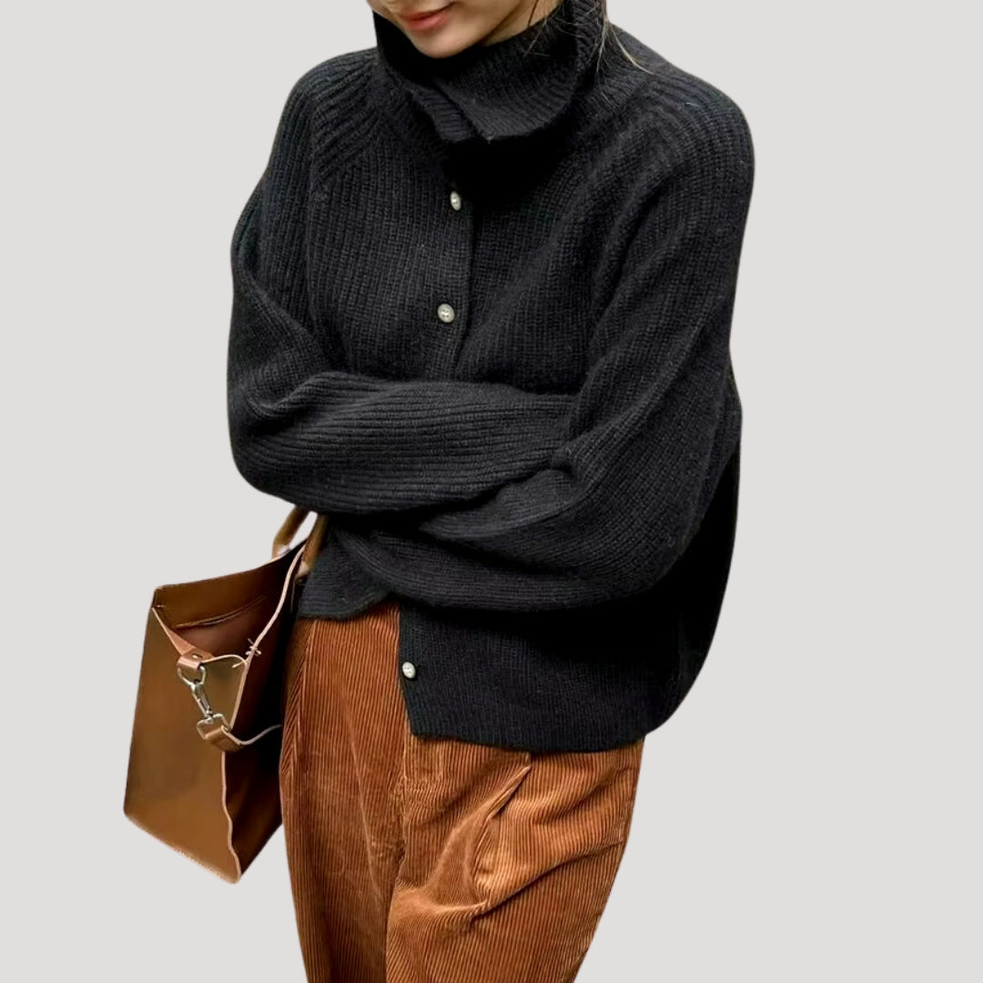"Dam chunky cardigan med hög krage, mjuk stickning, elegant knappar, beige grå svart vit, perfekt för kyliga dagar."