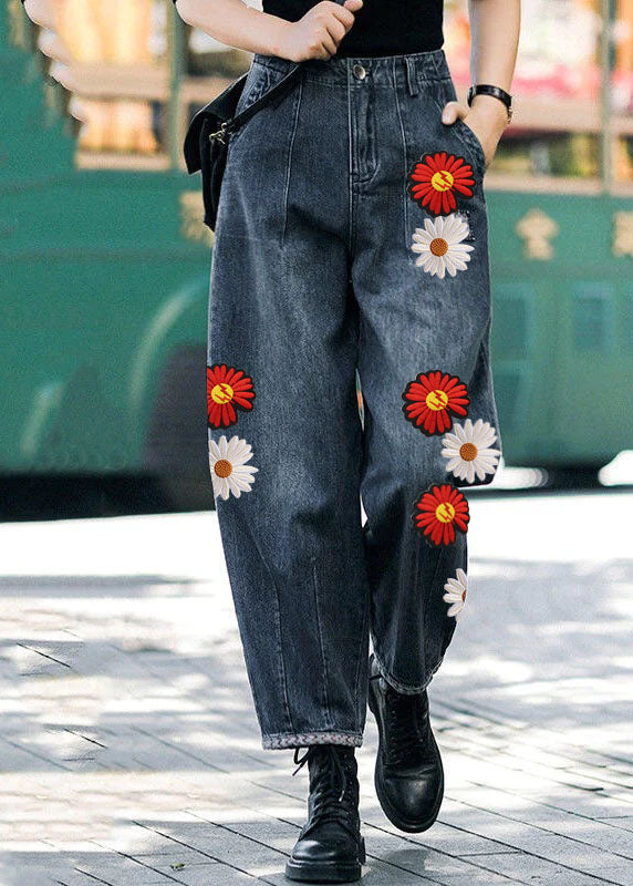 "Dam harembyxor med hög midja i mjuk bomullsblandning, funktionella fickor, marinblå eller blommigt mönster."