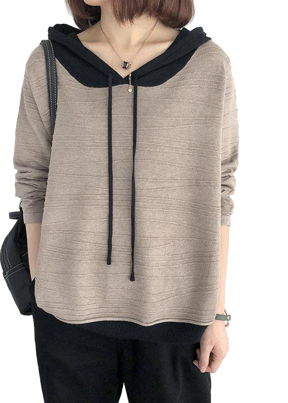 "Dam hoodie patchwork brun gul, lös passform, dragsko justerbar huva, unik stil för höst, framifrån"