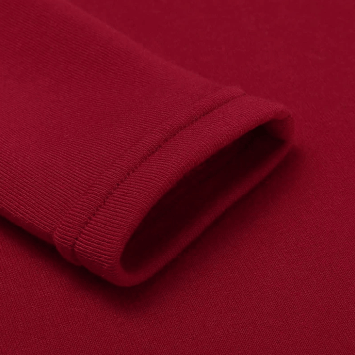 "Dam hoodieklänning i mjuk polyester och elastisk spandex, knälång med känguruficka, stilren och bekväm."