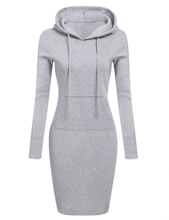"Dam hoodieklänning i mjuk polyester och elastisk spandex, knälång med känguruficka, stilren och bekväm."