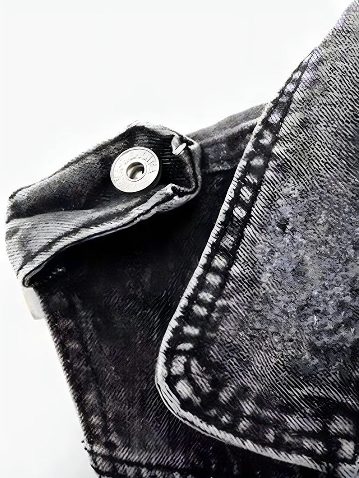 "Dam jeansväst med klassisk stil i ljus denim, mångsidig design, strategiska fickor, och lätt tvättad för eleganta outfits."