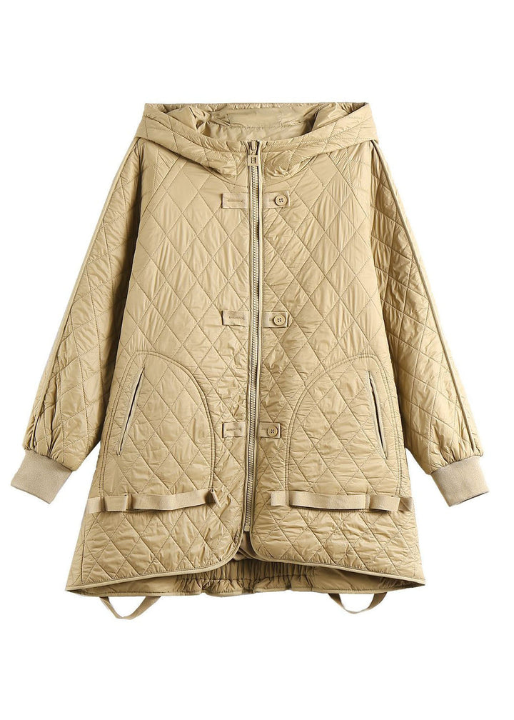 "Dam ljusbrun hoodie med dragkedja och huva, modern passform och mjuk bomull, perfekt för vinter och stil."