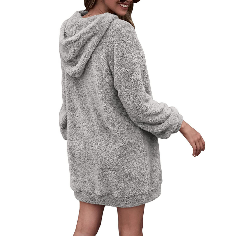 "Dam mjuk hoodie i polyester, avslappnad passform, grå färg, framtill; perfekt för avslappning och kyliga dagar."