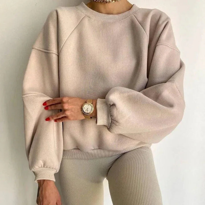 "Dam oversized sweatshirt med avslappnad passform, rund hals och långa ärmar, perfekt för stil och bekvämlighet."