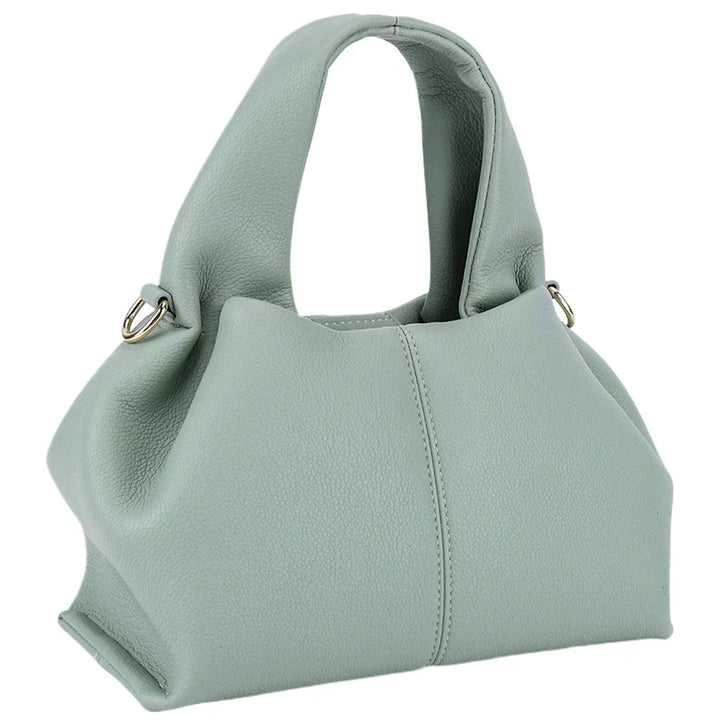 "Dam retro crossbody väska i mjukt konstläder, brun, med tidlös design och rymligt utrymme för vardagliga nödvändigheter."