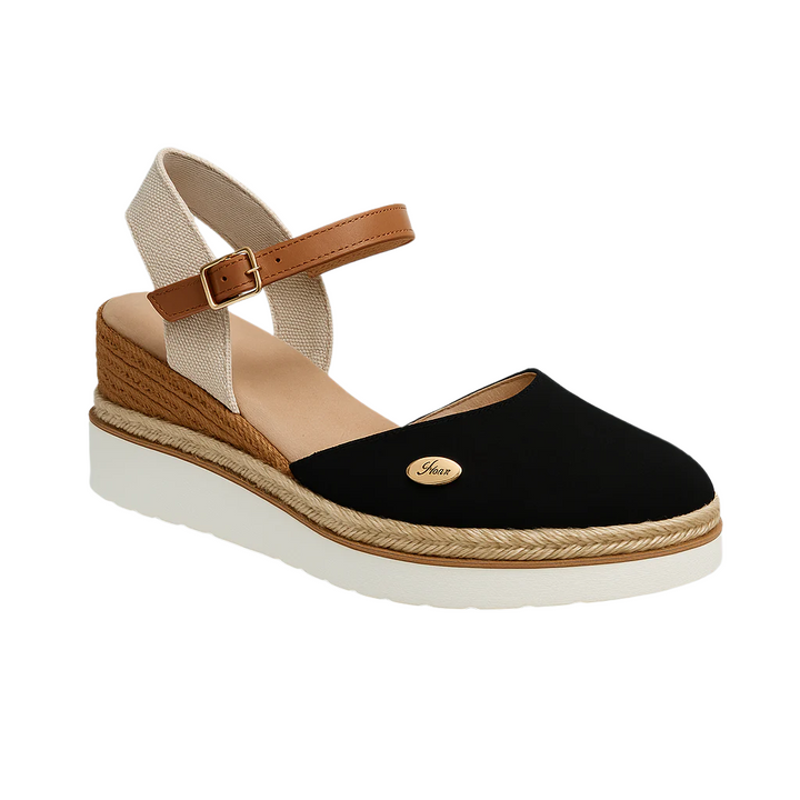 "Dam sandaler med stängd tå och hög klack, elegant läderfinish, sofistikerad design, komfortabel och stilren."