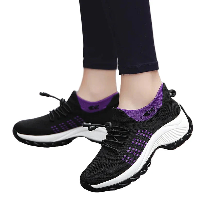 "Dam sneakers med sportig design, andningsbart mesh och tjock sula, idealiska för träning och vardaglig användning."