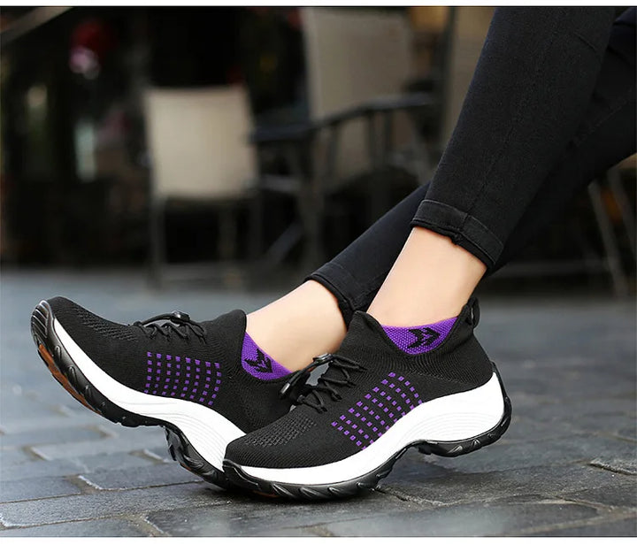 "Dam sneakers med sportig design, andningsbart mesh och tjock sula, idealiska för träning och vardaglig användning."