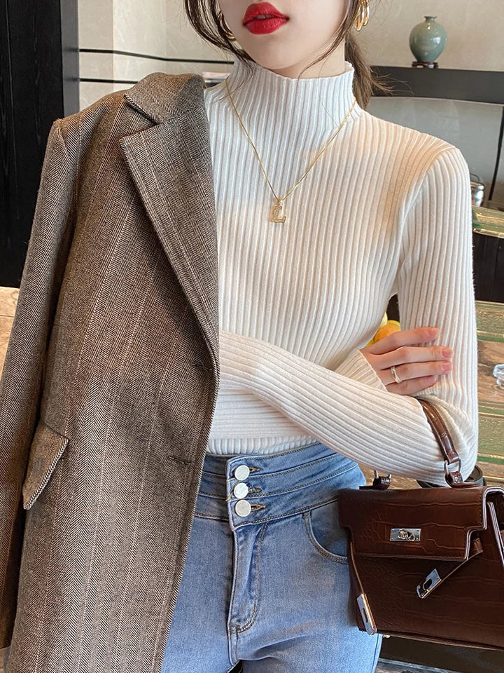 Dam stickad turtleneck tröja; elegant långärmad design, mjuk och värmande i flera stilfulla färger för komfort och stil.