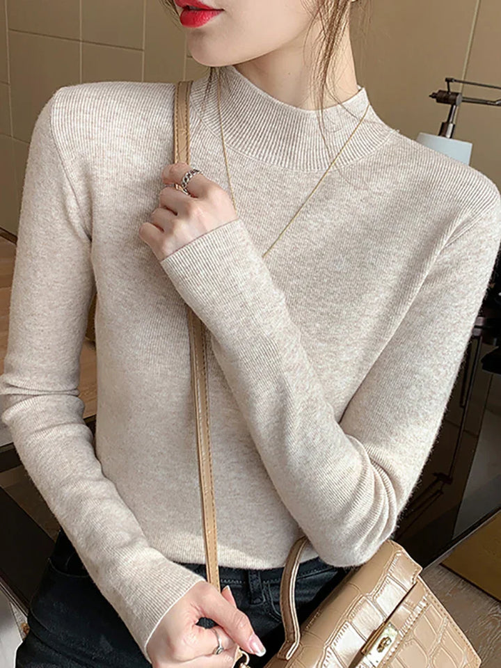 "Dam stickad turtleneck tröja långärmad, mjuk struktur och elegant design, perfekt för kyliga dagar."