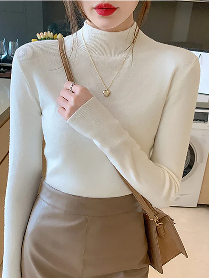 "Dam stickad turtleneck tröja långärmad, mjuk struktur och elegant design, perfekt för kyliga dagar."