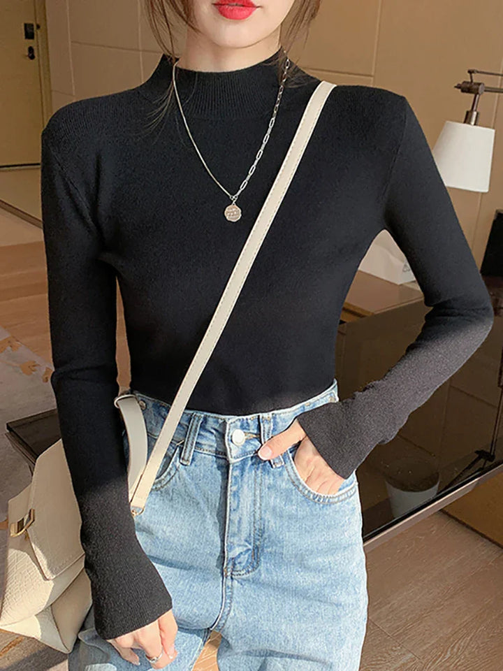 "Dam stickad turtleneck tröja långärmad, mjuk struktur och elegant design, perfekt för kyliga dagar."