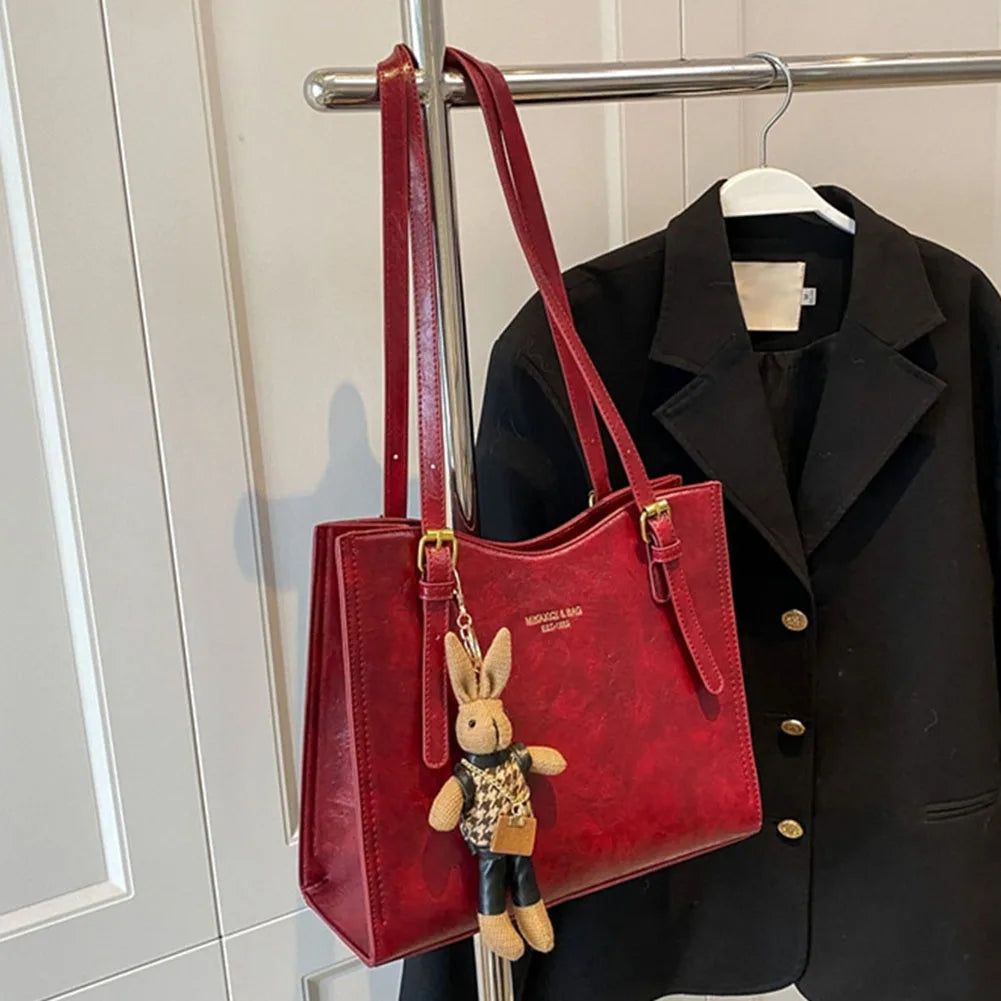 "Dam tote väska i elegant PU-läder med avtagbar kanin charm, stilren design, perfekt för dagligt bruk."