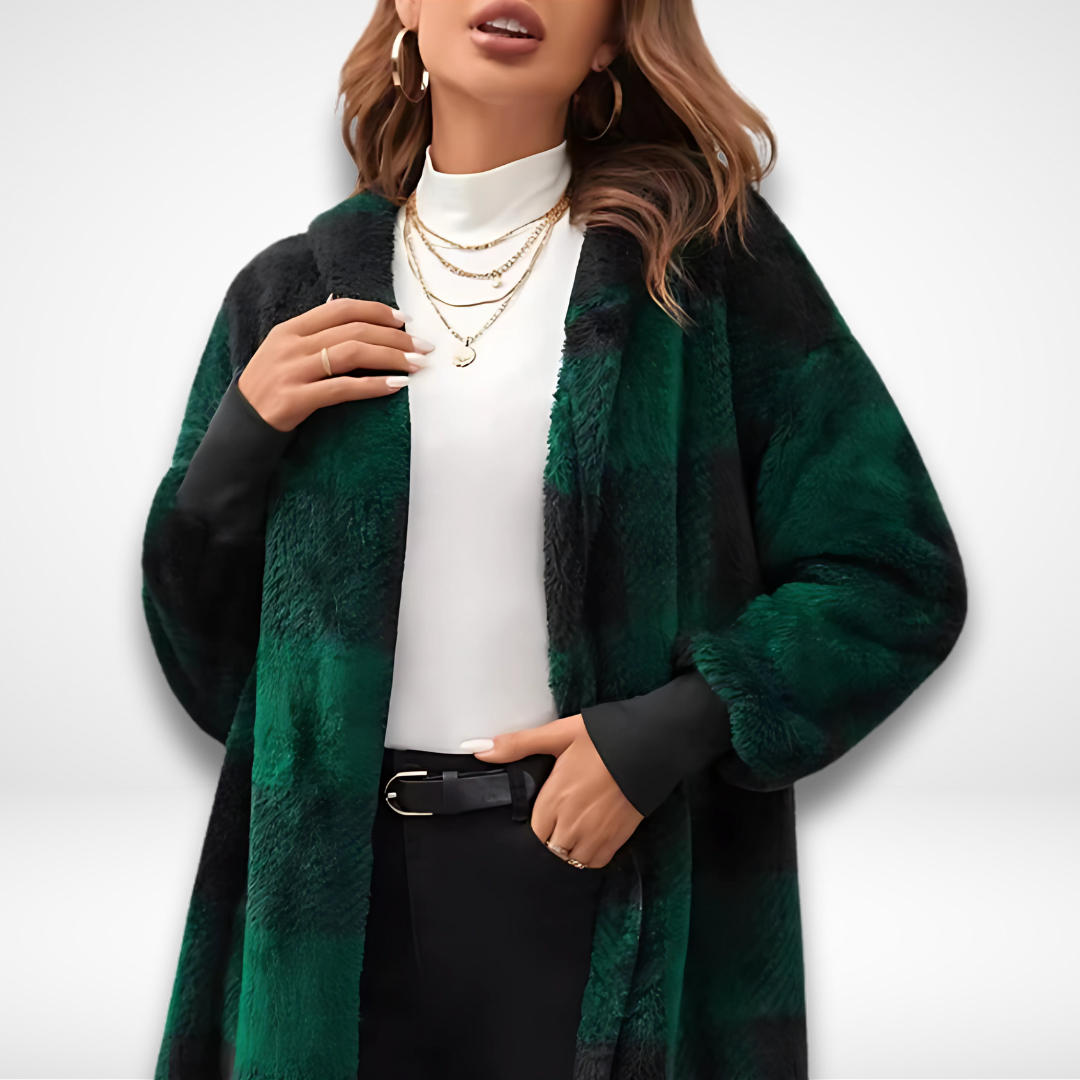 "Dam vattentät rutig cardigan i elegant design, visar stilikonisk och funktionell modekofta för kalla och regniga dagar."