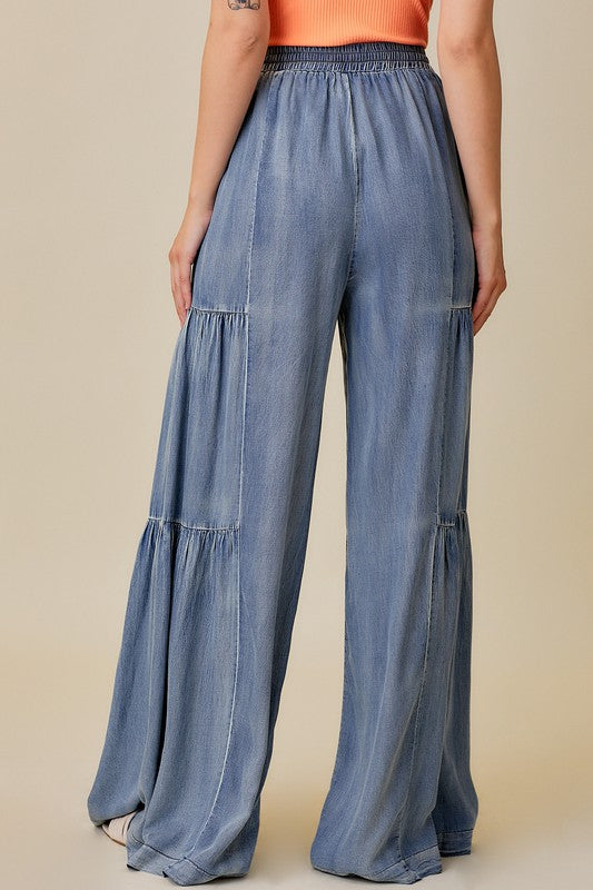 "Dam vida jeans med volanger, tvättad denim, elegant stil och avslappnad passform, perfekt för alla tillfällen."