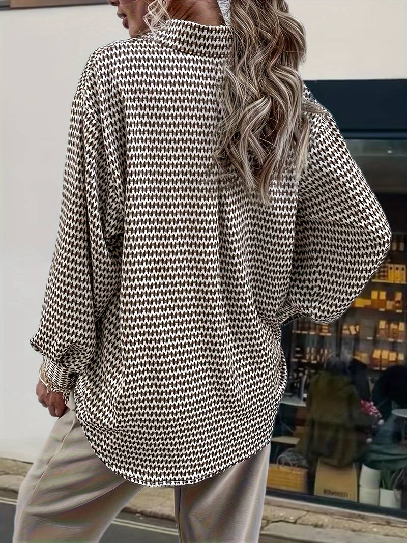 "Dam vintage långärmad blus i mjukt bomullstyg, elegant och tidlös design med avslappnad passform, perfekt för alla tillfälle