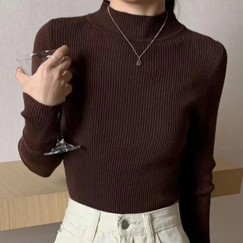 "Dam vintage stickad tröja med mock neck, flera färger. Elegant och varm design för kyliga dagar, perfekt för garderoben."