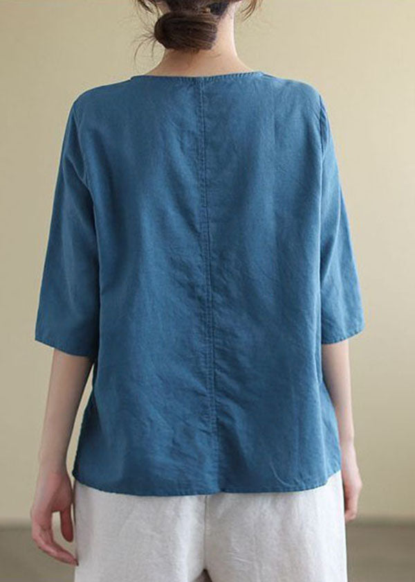 "Damblus med O-hals i bomull, elegant broderi, halv ärm för komfort och stil vid alla tillfällen. Perfekt passform."