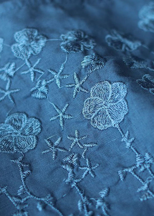 "Damblus med O-hals i bomull, elegant broderi, halv ärm för komfort och stil vid alla tillfällen. Perfekt passform."