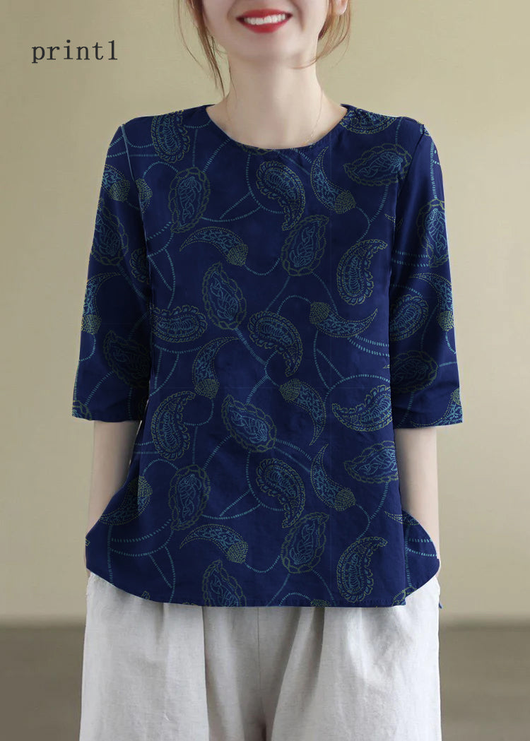 "Damblus med O-hals i bomull, elegant broderi, halv ärm för komfort och stil vid alla tillfällen. Perfekt passform."