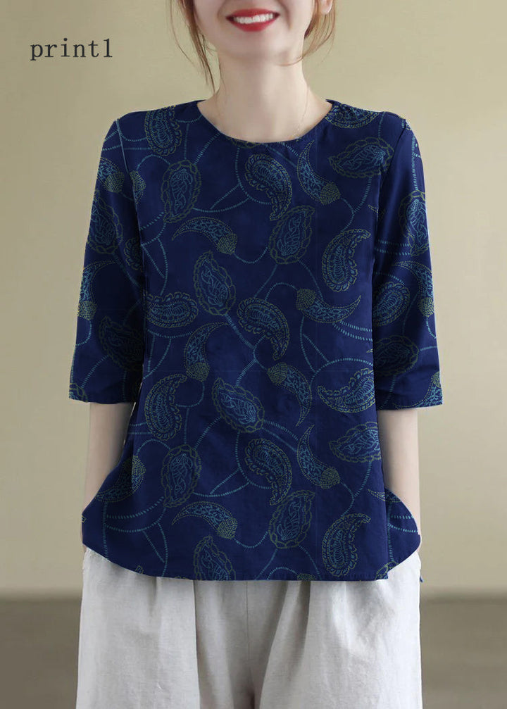 "Damblus med O-hals i bomull, elegant broderi, halv ärm för komfort och stil vid alla tillfällen. Perfekt passform."