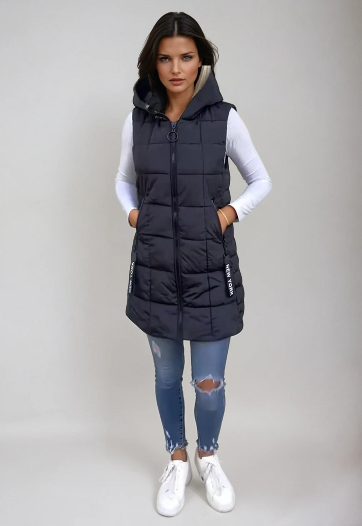 "Damen långärmad pufferjacka med huva, quiltad design, vattentät för vintern, sidovy visar elegant isolering."