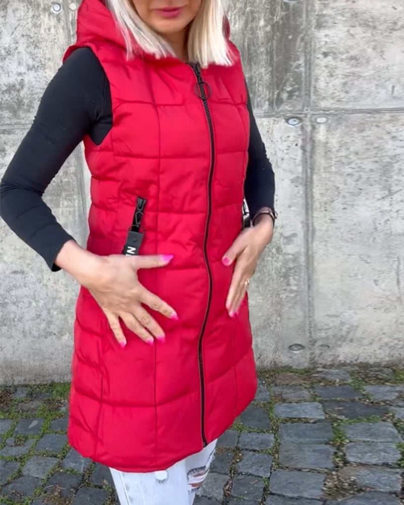 "Damen långärmad pufferjacka med huva, quiltad design, vattentät för vintern, sidovy visar elegant isolering."