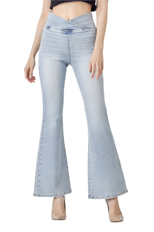 "Damens ljusa denimbyxor med hög midja och flair, perfekt för eleganta och vardagliga outfits, smickrande passform."
