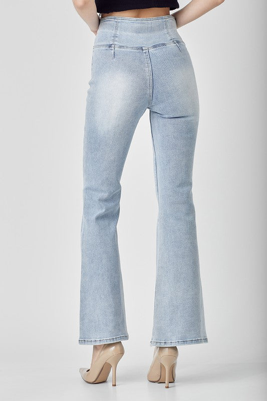 "Damens ljusa denimbyxor med hög midja och flair, perfekt för eleganta och vardagliga outfits, smickrande passform."