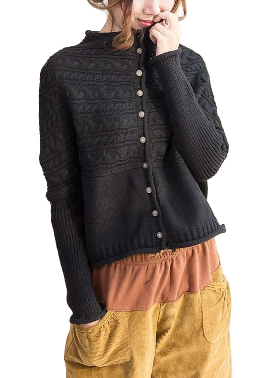 "Damer oversized stickad kofta med knappstängning i mjuk beige ton, modern och avslappnad stil, perfekt för lager-på-lager."