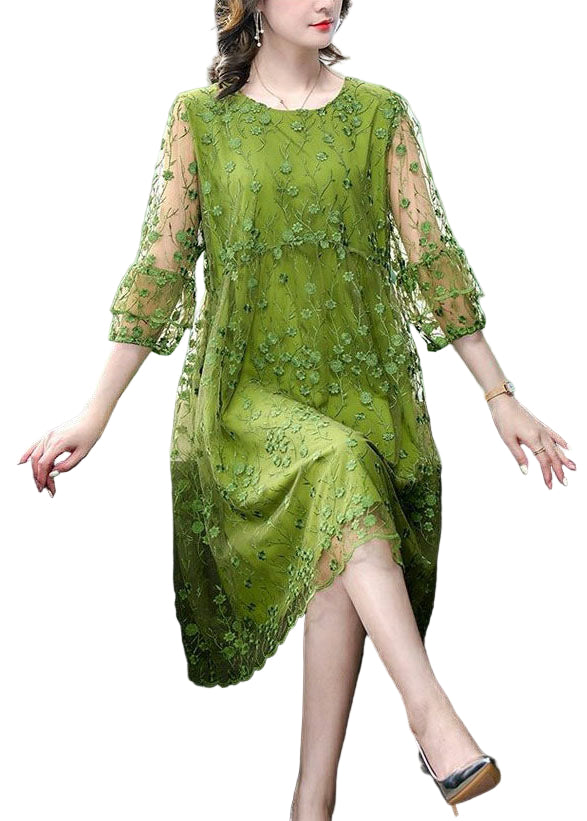 "Damer's grön broderad tyllklänning, O-hals, loose fit, med elegant broderi och luftigt material för sommarstil."