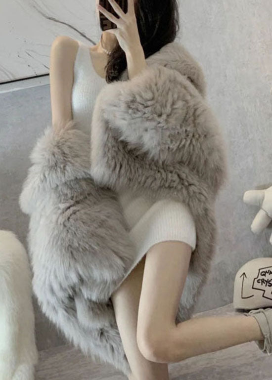 Damjacka i Fuzzy Fur med huva, patchwork-design, mjuk och fluffig finish. Perfekt för vinterstil och komfort.