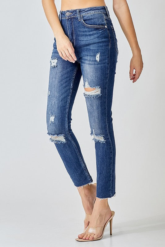 "Damjeans med hög midja, avslappnad passform, skinny stil, slitningar, figursmickrande och trendig design."