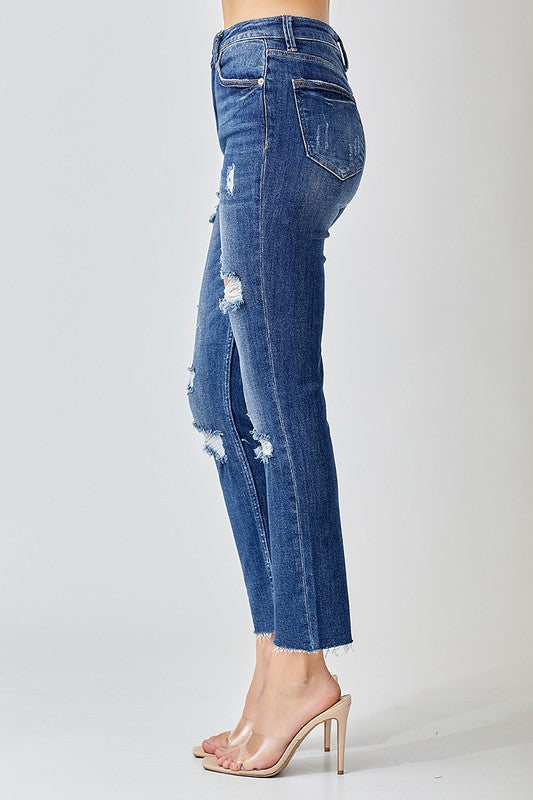 "Damjeans med hög midja, avslappnad passform, skinny stil, slitningar, figursmickrande och trendig design."