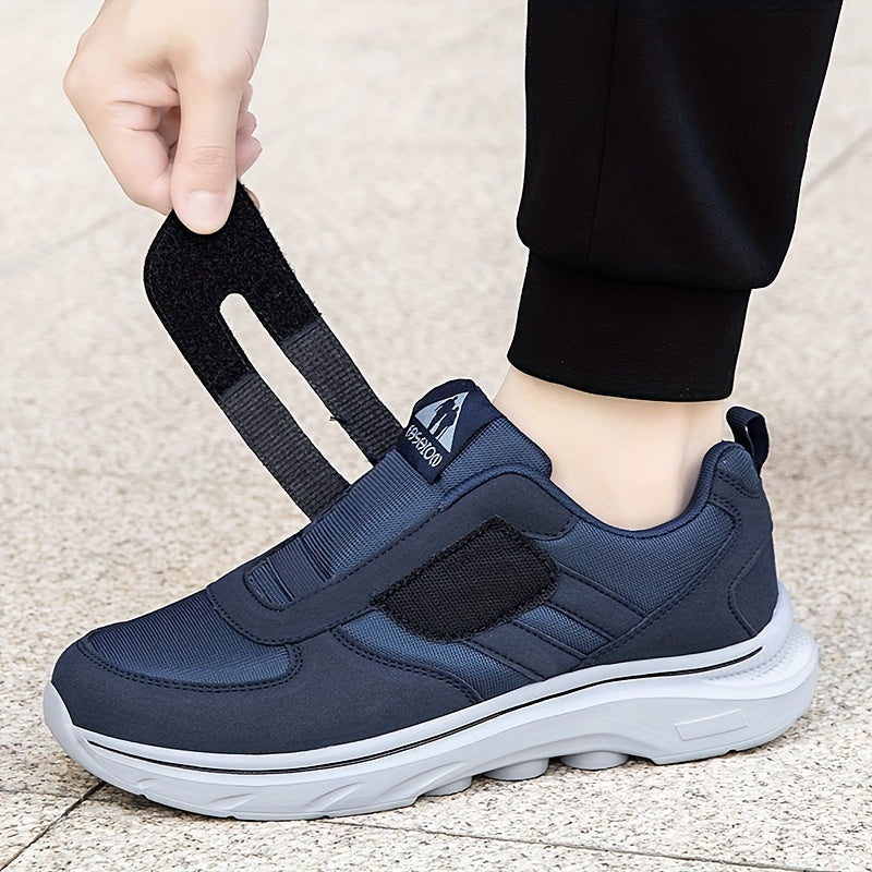 "Damskor loafers i mörkblått med klittenband, syntetiskt material, modern design, eleganta och bekväma för alla tillfällen."