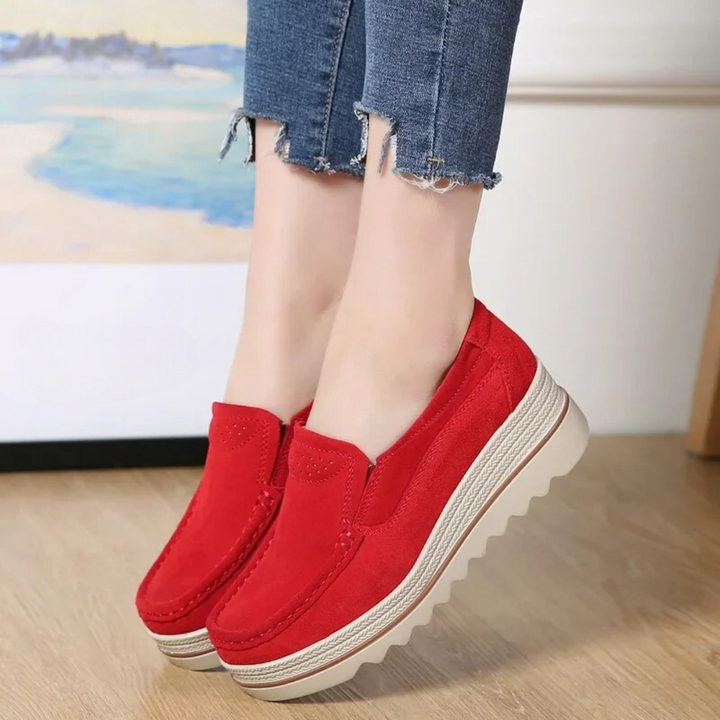 "Damskor plattformssneakers i svart PU-läder, elegant design, perfekt för både vardag och formella tillfällen."