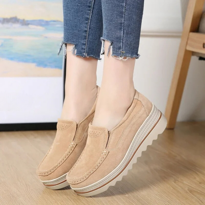 "Damskor plattformssneakers i svart PU-läder, elegant design, perfekt för både vardag och formella tillfällen."
