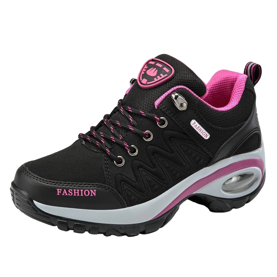 Damskor vattentåliga låga vandringssneakers grå, sportig design, greppvänlig sula, stad och natur, bekväma och stilren.