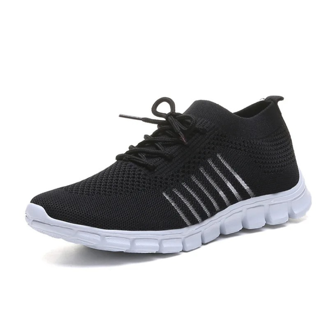 "Damsneakers grön med mjuk sula och nätöverdel. Rund tå, snörning, andningsförmåga och halkfri gummisula."