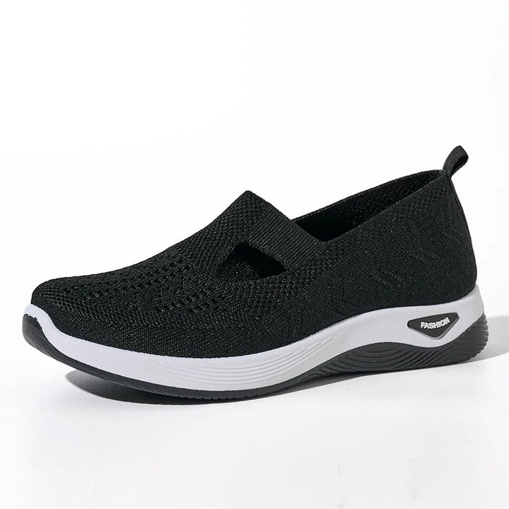 "Damsneakers i mesh, andningsbara för fritid. Lätt design i vitt med modern look, perfekt för daglig användning."