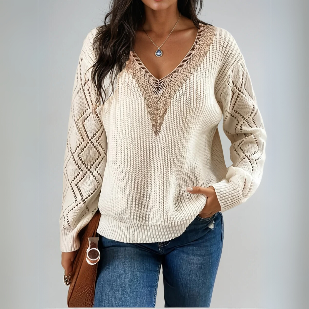"Damstickad V-ringad pullover med mjuk textur och detaljerade ärmar, perfekt för elegant lager-på-lager stil."