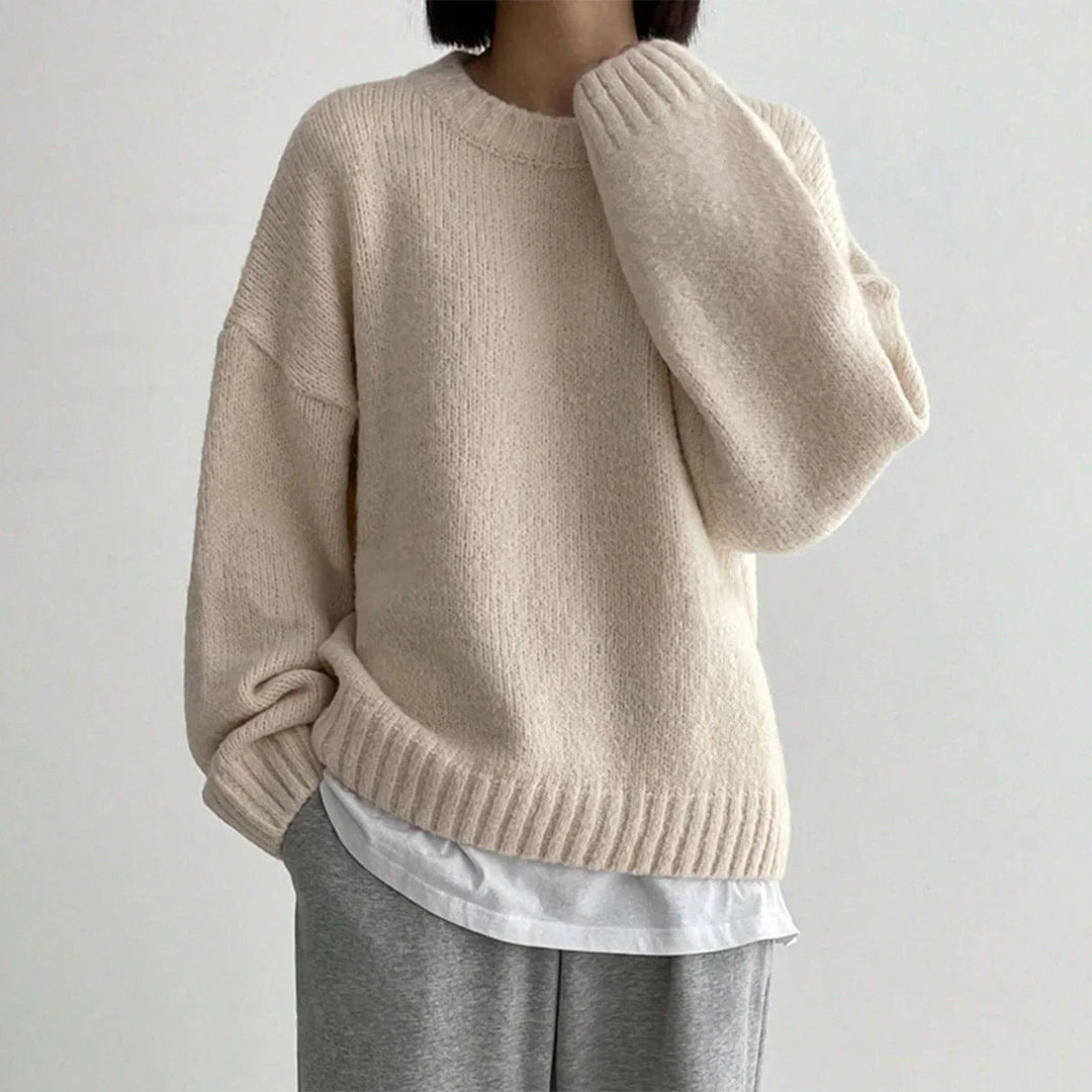"Damtröja oversize stickad rund hals, ullblandning, grå, ribbade kanter, bekväm och elegant för svala dagar."