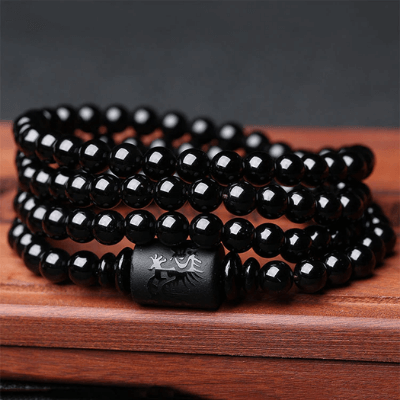 "Drake & Fenix Yin-Yang armband i svart och grått, designat för män och kvinnor med glaspärlor för harmoni och balans."