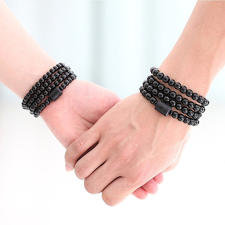 "Drake & Fenix Yin-Yang armband i svart och grått, designat för män och kvinnor med glaspärlor för harmoni och balans."